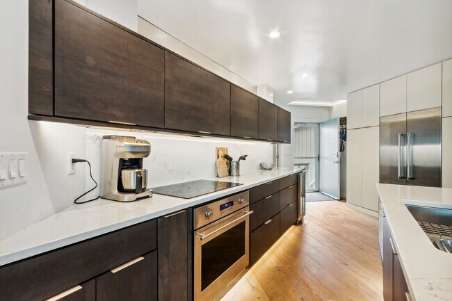 Building Photo - 603 Summer Pl