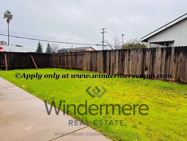 Building Photo - Available now! Charming 3-bed, 2-bath Gem in East Del Paso Heights- Your Perfect Home Awaits!