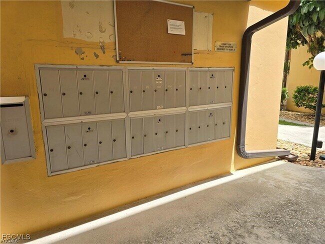 Building Photo - 6142 Whiskey Creek Dr