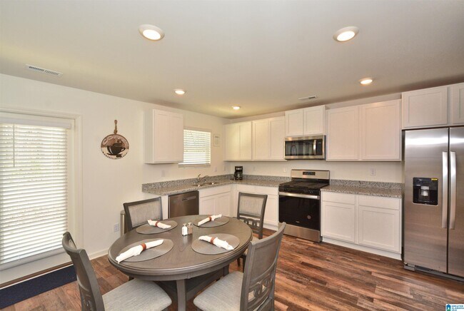 Building Photo - 6558 Creek Cir