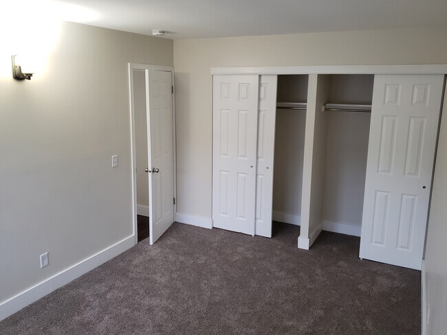 Building Photo - 5825 Balsam Rd