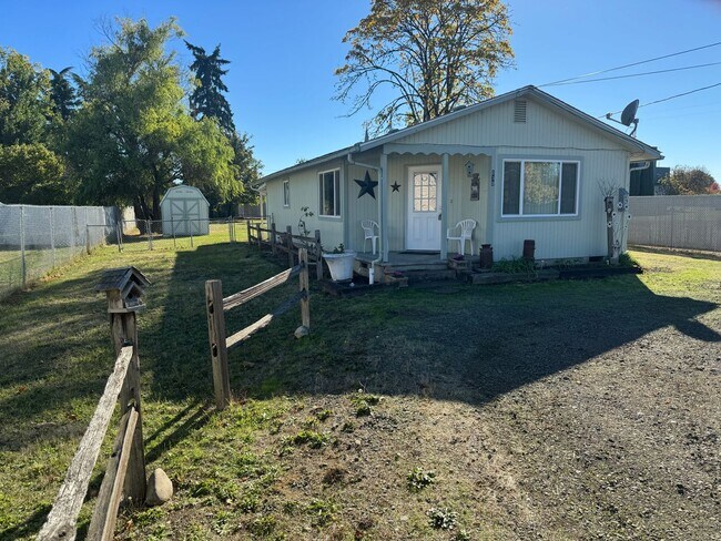 Building Photo - Super cute 2 bedroom, 1 bath house!
