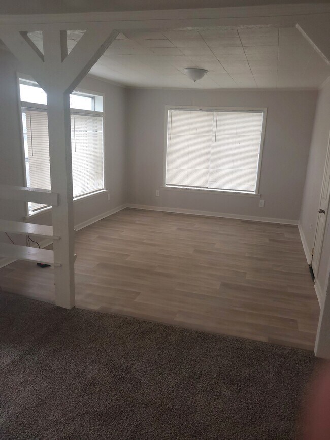 Building Photo - 310 E 13th St