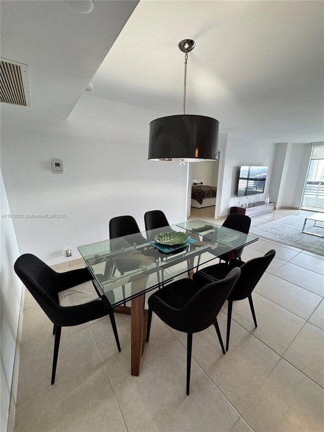 Building Photo - 3530 Mystic Pointe Dr