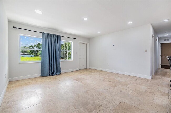 Building Photo - 954 Dumont Dr