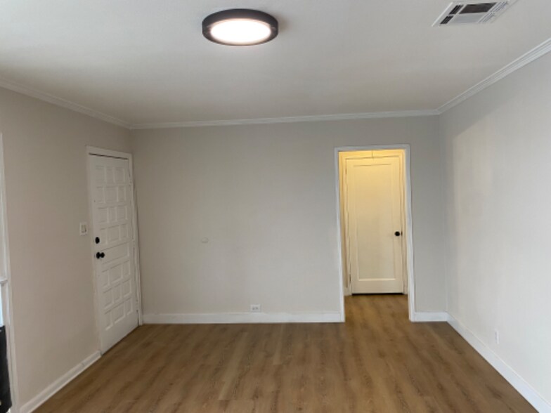 Building Photo - 3514 Center Dr