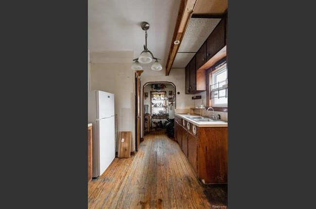 Building Photo - 9242 Meyers Rd