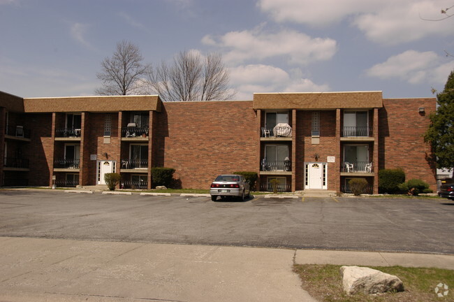 816 E 38th Pl - Divine Properties