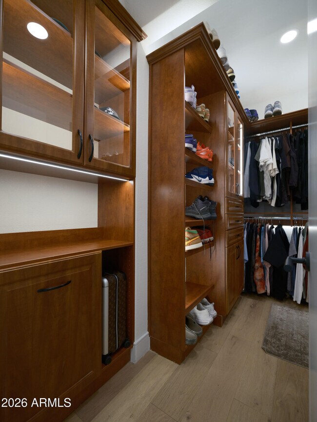 Building Photo - 2024 E Granite View Dr