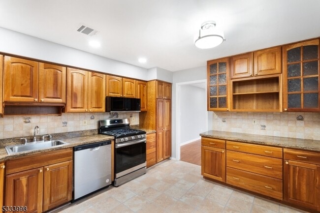Building Photo - 25 Sandalwood Dr