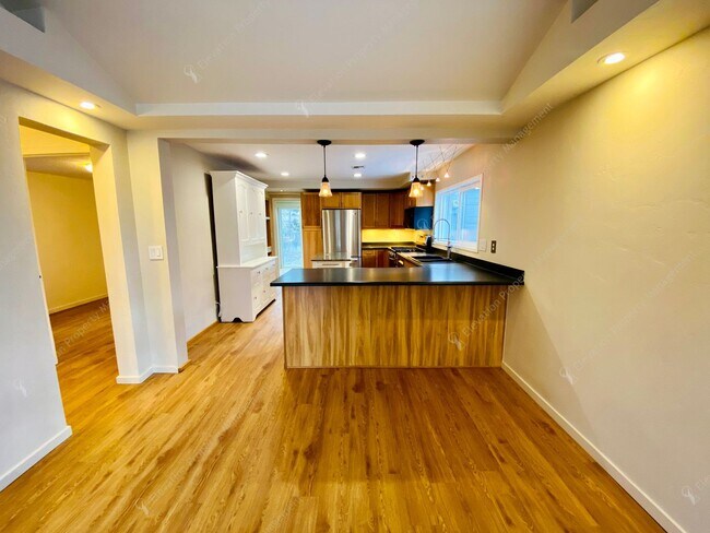 Building Photo - Charming 2 BR in downtown Bend - flexible ...