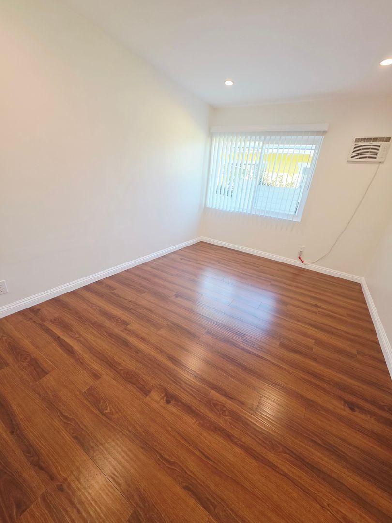 Building Photo - 449 W Harvard St