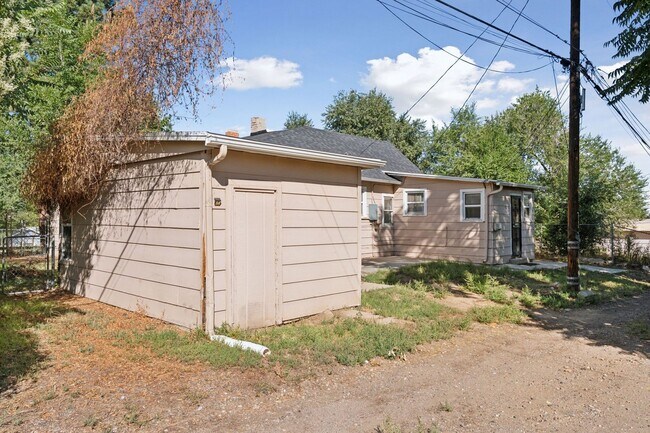 Building Photo - 3754 S Delaware St