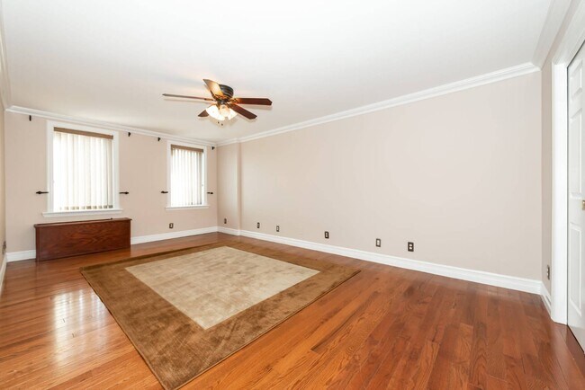 Building Photo - 175 Maple Ave