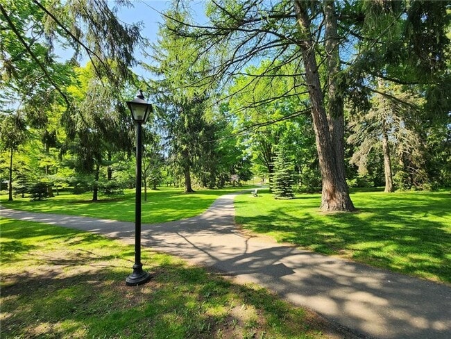 Building Photo - 34 Persian Ivy Way