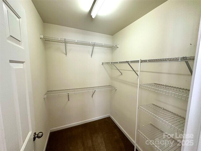 Building Photo - 7946 Mariners Pointe Cir