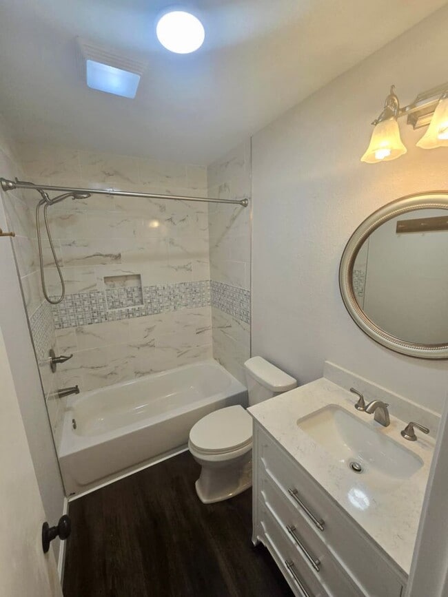 Building Photo - Location Friendly!!