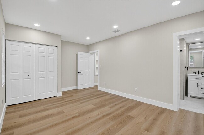 Building Photo - 409 47th St