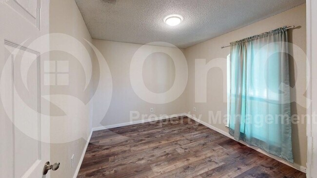 Building Photo - 1217 Babbling Brook Dr
