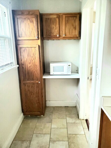 Building Photo - 3560 Jones St