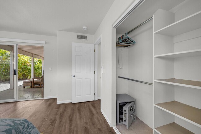 Building Photo - Newly Renovated Furnished 3BR/1BA Downstairs Unit with Pool Access in South Kihei