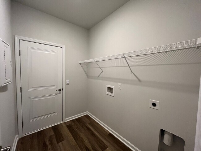 Building Photo - 143 Holloway Hill