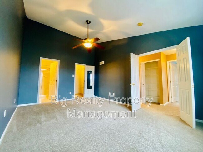 Building Photo - 475 Stoneglen St
