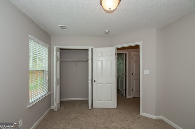 Building Photo - 70 Savoy Park Dr