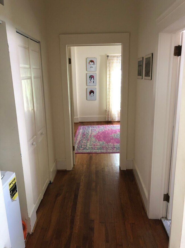 Building Photo - APPLICATION PENDING!!! 2 bedroom Secret Hi...