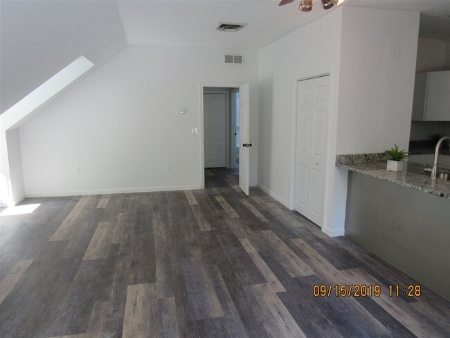 Building Photo - 56 McIntosh Ln