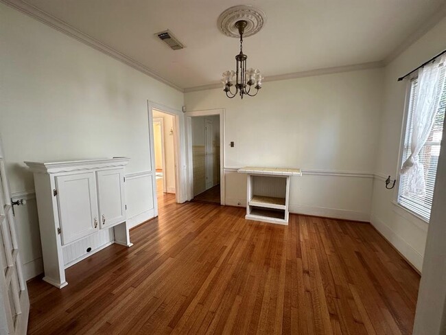 Building Photo - 6656 Sylvan Rd