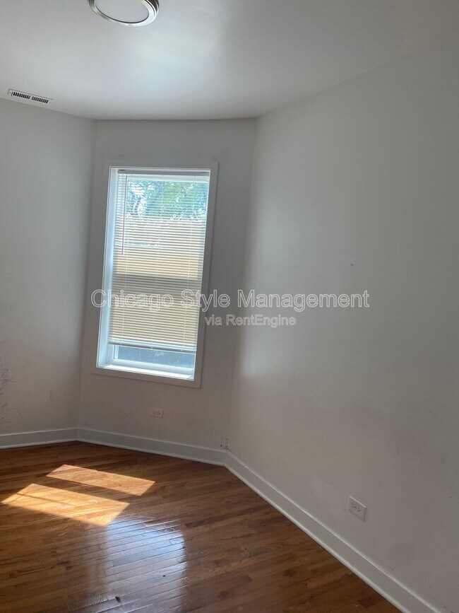 Building Photo - 6402 S Eberhart Ave