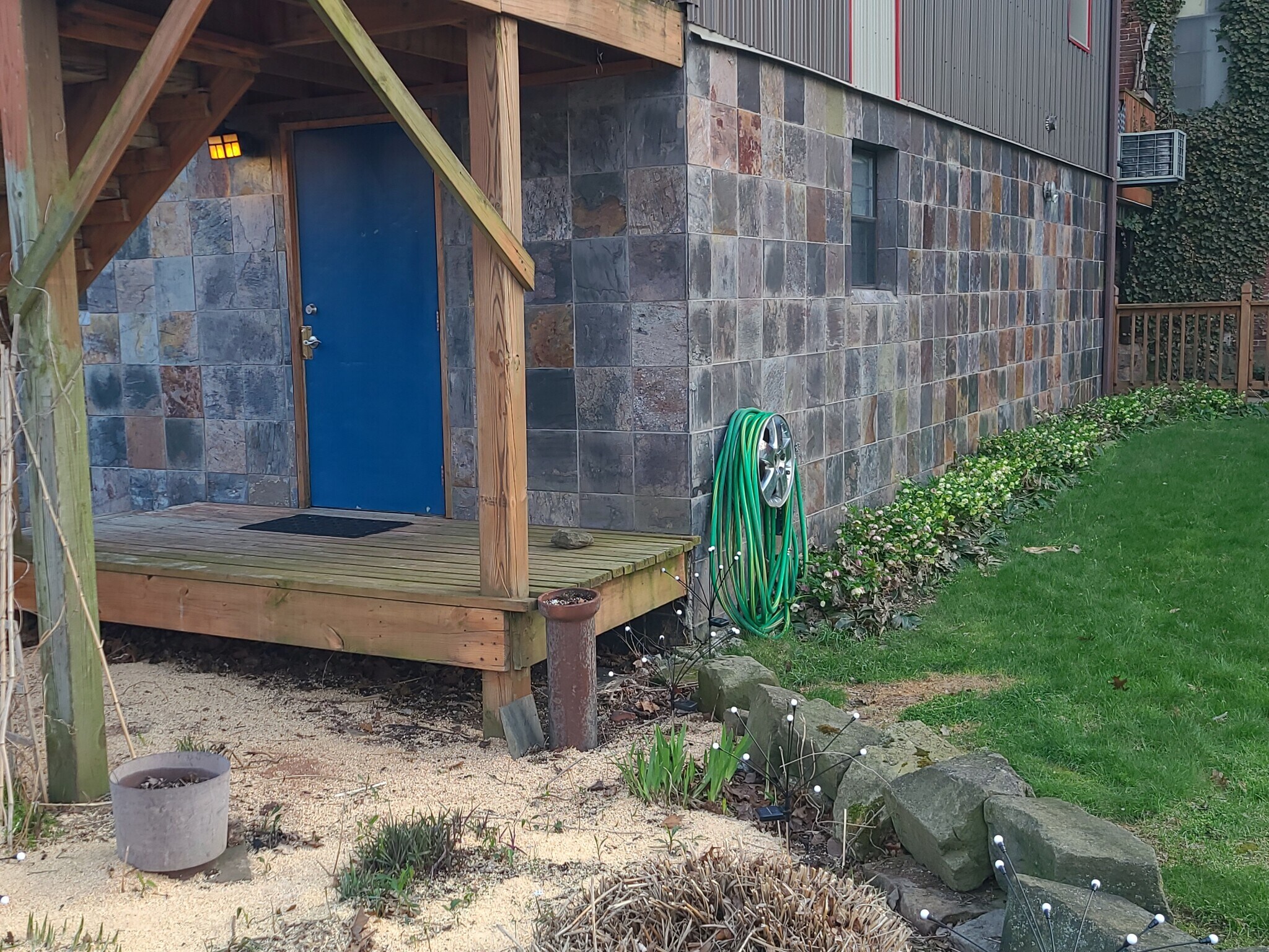 Entrance behind garden - 277 Bluff St