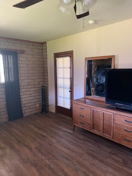 Building Photo - 2321 Molchan Rd