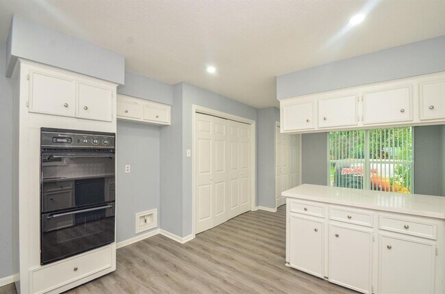 Building Photo - 7703 Quail Meadow Dr
