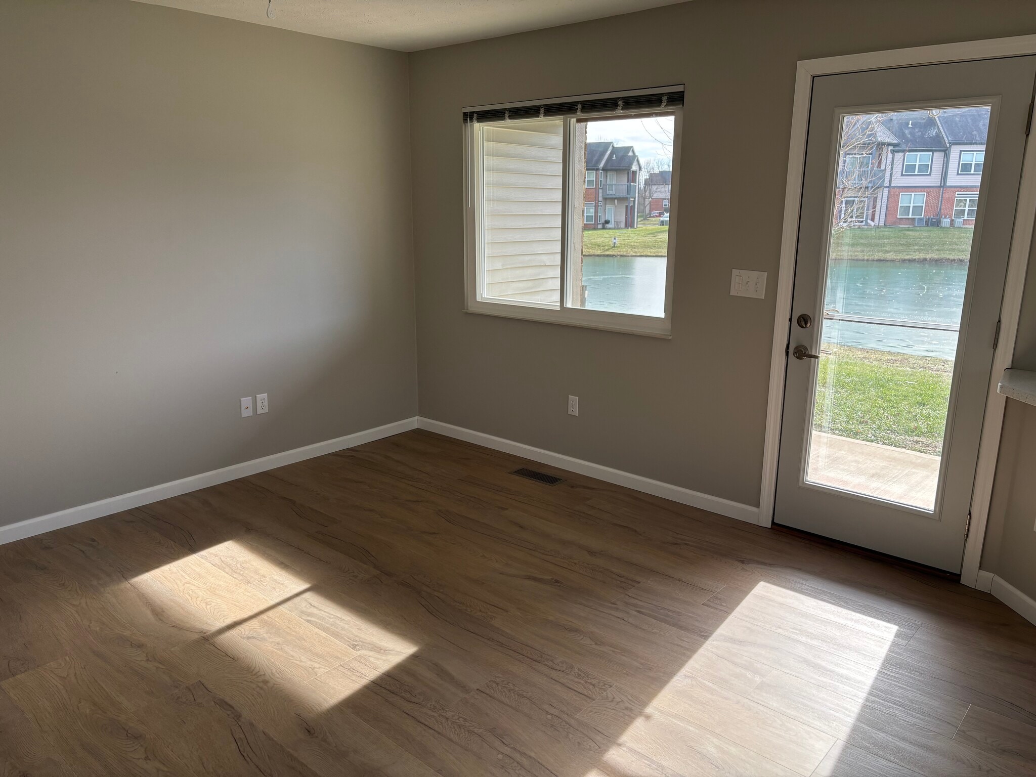 Building Photo - 1050 Captains Brg