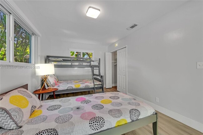 Building Photo - 204 SW 19th Ave