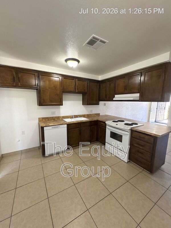 Building Photo - 2023 S Tracy Ct