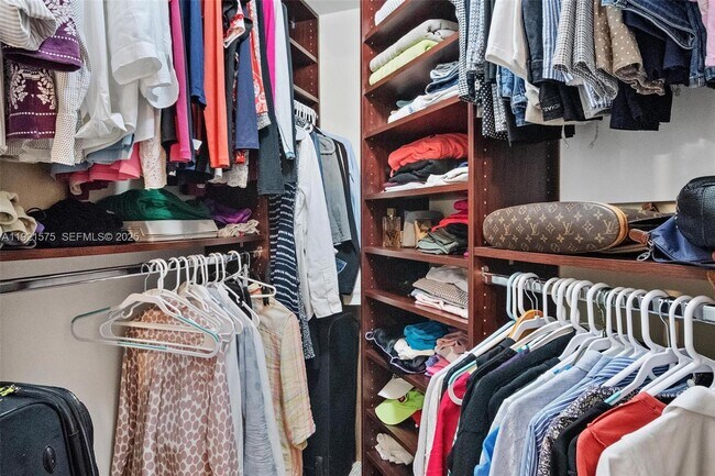 Building Photo - 19900 E Country Club Dr