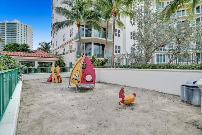 Building Photo - 20000 E Country Club Dr