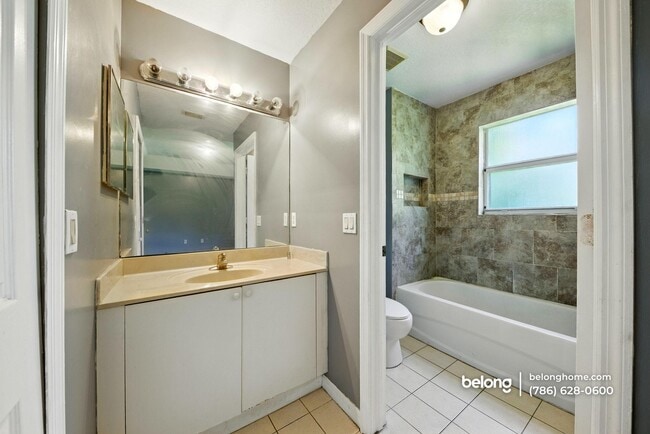 Building Photo - 2915 SE 15th Terrace