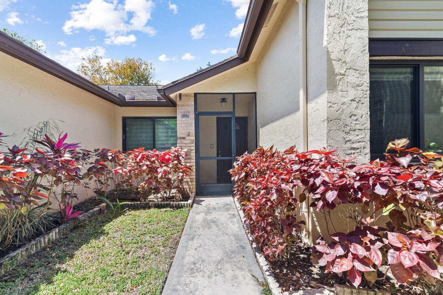 Building Photo - 160 Ramblewood Cir