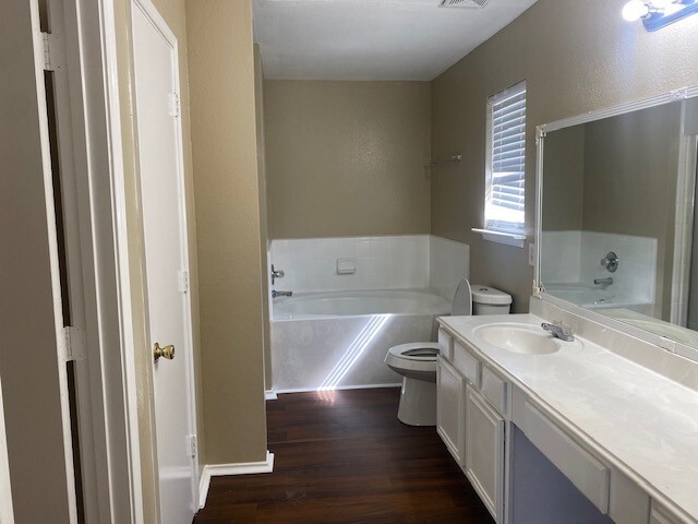 Building Photo - 5906 Drenner Park Ln