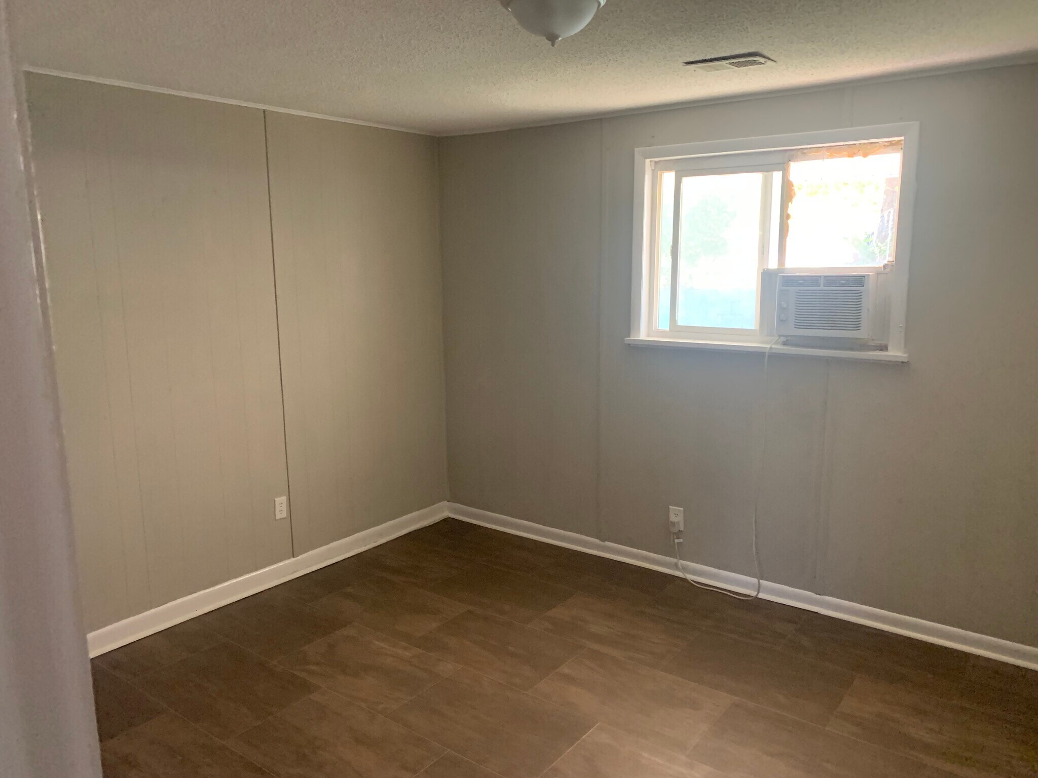 2 Bedroom unit. 1st bedroom unit - 125 E Frontage Rd