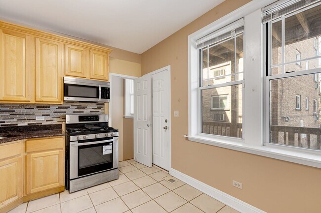 Building Photo - 931 Brummel St