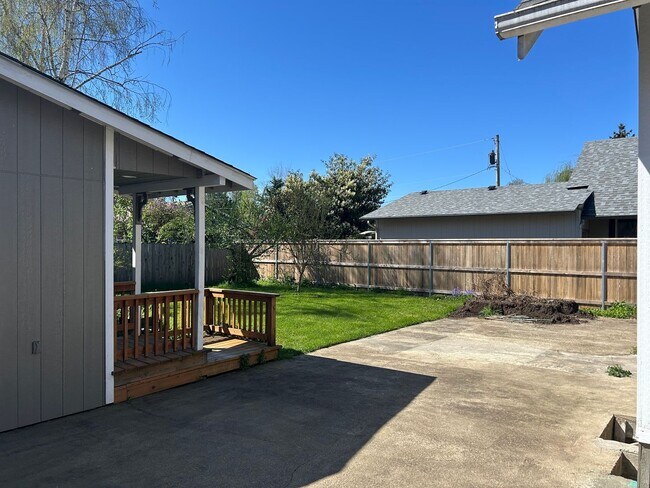 Building Photo - Quaint 3 Bedroom, 1 Bath Home in NW McMinnville