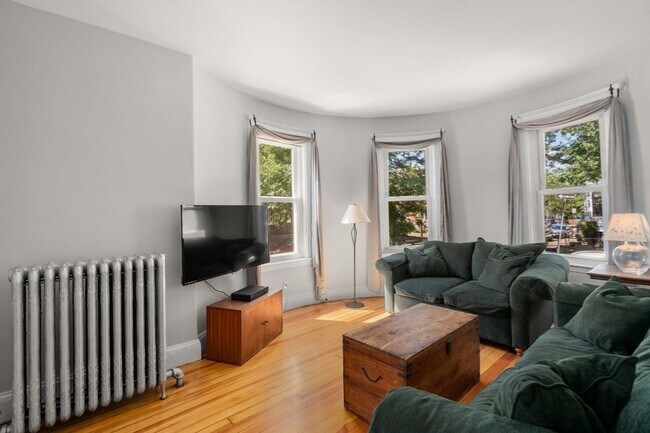 Building Photo - 26 Hinckley St