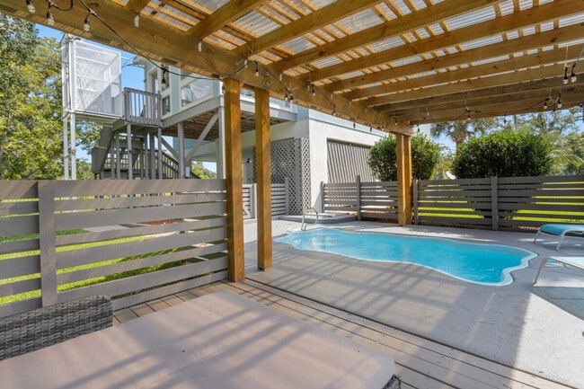 Building Photo - 139 Brady Dr