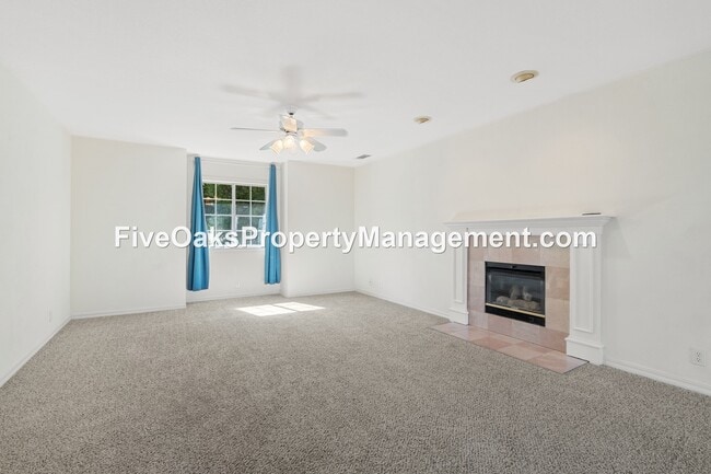 Building Photo - 2025 Moonstone Cir