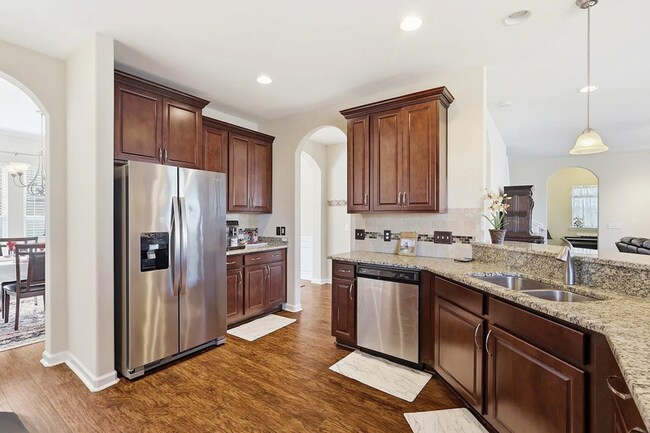 Building Photo - 225 Willow Point Cir